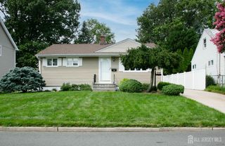 58 Schuyler Dr, Edison, NJ 08817