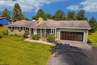 215 N  10th St, Oakland, MD 21550