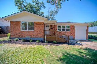 1140 Fair Oaks Dr, Irving, TX 75060