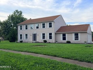 1113 Mourning Dove Ln, Bowling Green, OH 43402