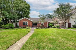 4703 Braeburn Dr, Bellaire, TX 77401