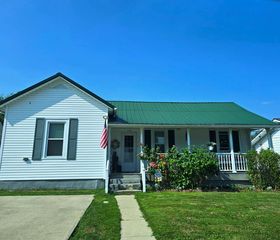 136 Lincoln St, Oak Hill, OH 45656