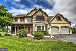 221 N Kinzer Ave, New Holland, PA 17557