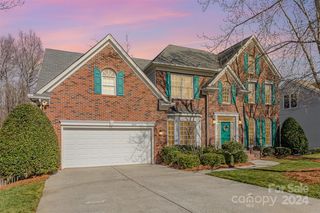 6323 Red Maple Dr, Charlotte, NC 28277