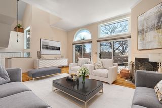 537 Boylston St, Brookline, MA 02445