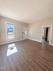 316 SE 8th St, Grants Pass, OR 97526