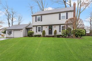 34 Tomahawk Trl, Cranston, RI 02921