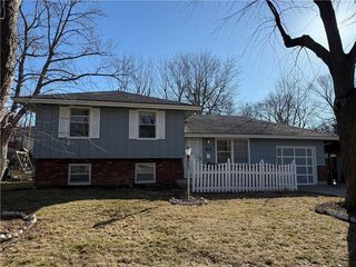 105 NW Walnut St, Lees Summit, MO 64063