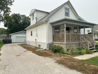 110 W  1st St, Wilton, IA 52778