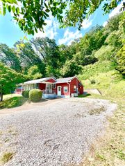 177 Old Turnpike Rd, Charlton Heights, WV 25040