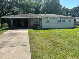 111 Charleswood Ln, Long Beach, MS 39560
