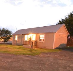716 West St #8, Yoakum, TX 77995