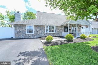 56 Canoebirch Rd, Levittown, PA 19057