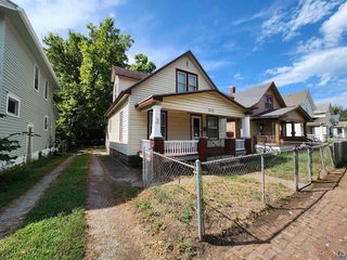 215 SE 17th St, Topeka, KS 66612