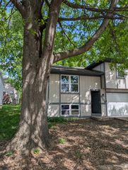 9509 W  86th St, Overland Park, KS 66212