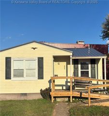 809 Virginia St, Ravenswood, WV 26164