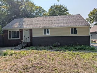 3488 Oakmont Dr, Hubbard, OH 44425