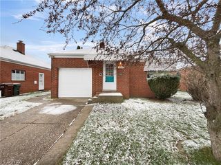 2129 Grovewood Ave, Parma, OH 44134
