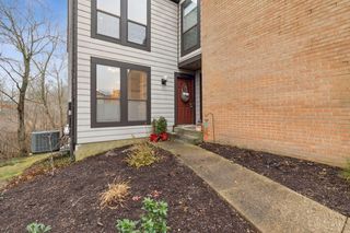 2231 Clough Ridge Dr, Cincinnati, OH 45230