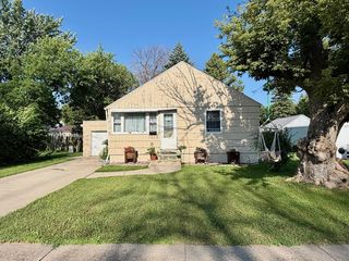 1215 Douglas Ave, Worthington, MN 56187