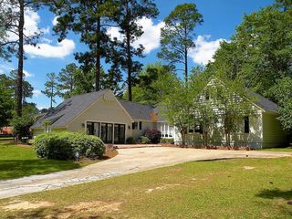 613 Forest Cir, Douglas, GA 31533
