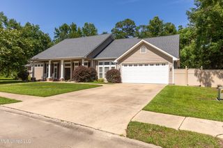 690 Savannah Estates Blvd, Biloxi, MS 39532