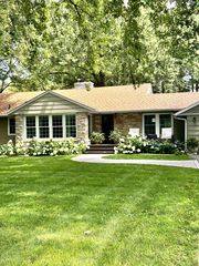 3725 Baker Rd, Minnetonka, MN 55305