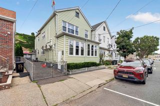 19 E  14th St, Bayonne, NJ 07002