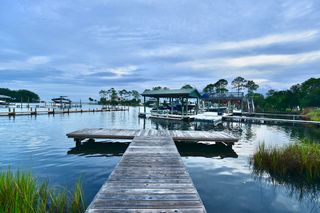 21 Meigs Dr, Shalimar, FL 32579