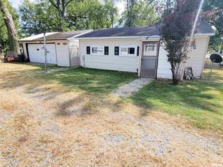 595 West St, Louisville, IL 62858