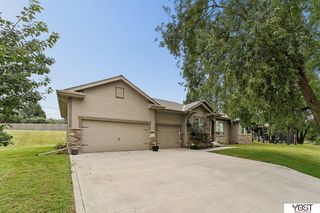 9011 Bellvue Dr, Plattsmouth, NE 68048