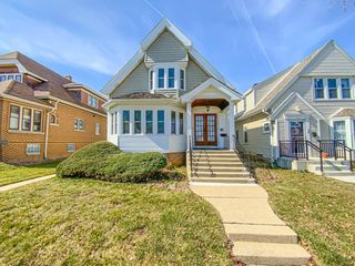3207 South 10th STREET, Milwaukee, WI 53215