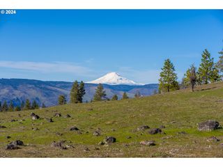 1888 Paradise Ridge Pl, Mosier, OR 97040