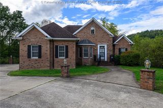 36 Divine Ct, Chapmanville, WV 25508