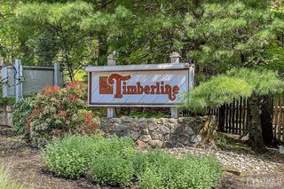 81 Laurel Hollow Ct, Edison, NJ 08820