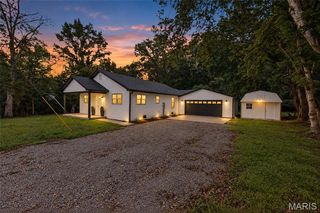 125 Anna Ave, Godfrey, IL 62035