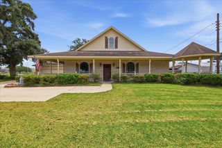 2046 Merriman St, Port Neches, TX 77651