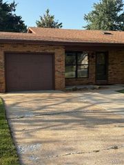 2418 College Ave, Belleville, IL 62221