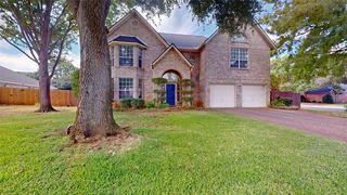 817 Crystal Ln, Hurst, TX 76054