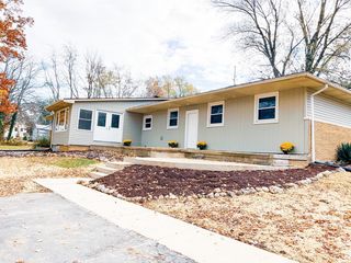 204 N  1st St, Wolcottville, IN 46795