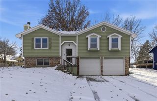 2215 NE Chipman Rd, Lees Summit, MO 64086