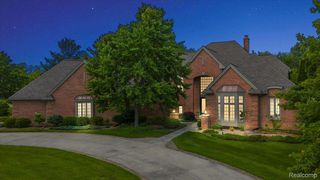 49533 Pine Ridge Dr, Plymouth, MI 48170