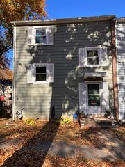 9414 Fairleigh Ct, Burke, VA 22015