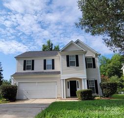 9529 Green Apple Dr, Charlotte, NC 28215