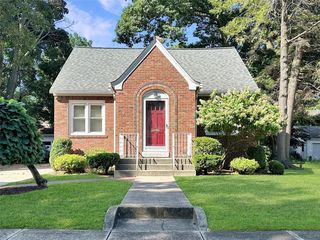 634 Beverly Dr, Erie, PA 16505