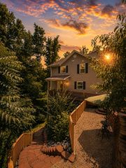 65 Leisure Ln, Swannanoa, NC 28778