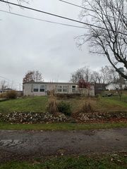 100 Ash St, New Straitsville, OH 43766
