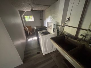 998 Chartiers Ave, Carnegie, PA 15106
