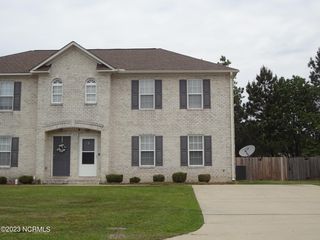 205 S  Pointe Dr #B, Winterville, NC 28590