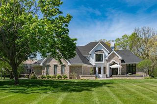 W307N2873 Fieldwood DRIVE, Pewaukee, WI 53072